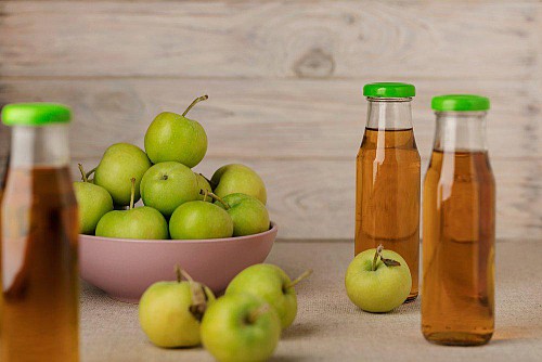 Có nên gội đầu bằng giấm táo?