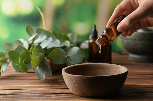 Cách sử dụng liệu pháp hương thơm để giúp xoa dịu lo âu