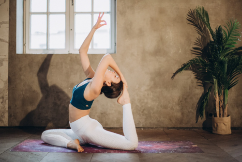 TẬP YOGA, THIỀN ĐỊNH ĐƯỢC GIỚI TRẺ YÊU THÍCH