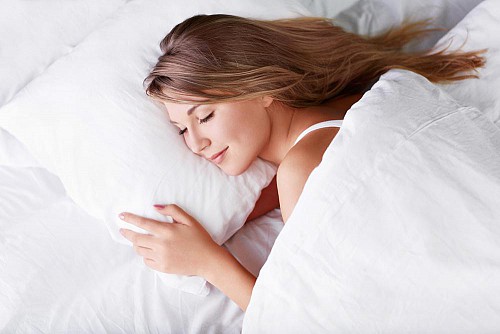 Tổng hợp cách hay bảo vệ tóc khi ngủ
